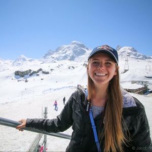 Meet your Posher, Hayley